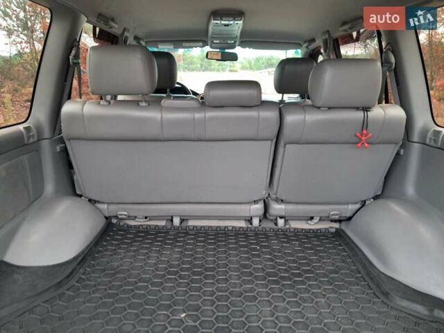 Черный Тойота Ленд Крузер, объемом двигателя 4.66 л и пробегом 337 тыс. км за 20700 $, фото 18 на Automoto.ua