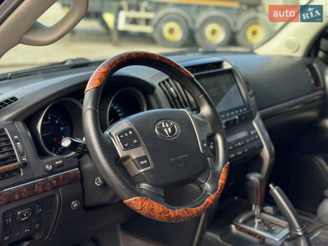 Черный Тойота Ленд Крузер, объемом двигателя 4.66 л и пробегом 329 тыс. км за 21000 $, фото 7 на Automoto.ua