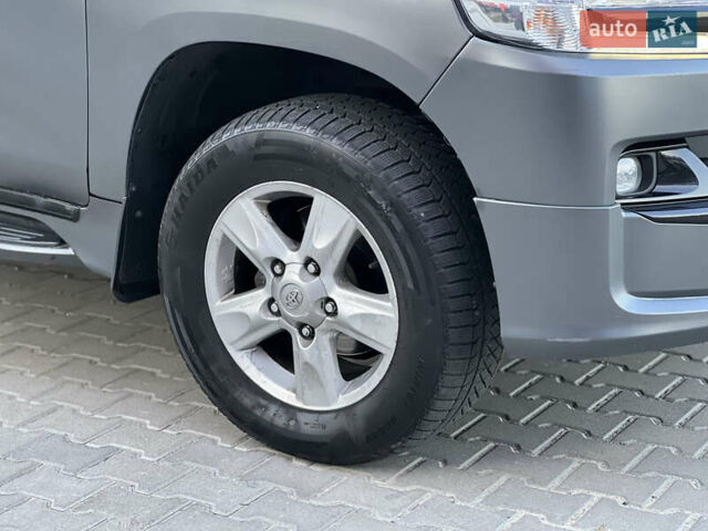 Чорний Тойота Ленд Крузер, об'ємом двигуна 4.66 л та пробігом 310 тис. км за 23900 $, фото 13 на Automoto.ua