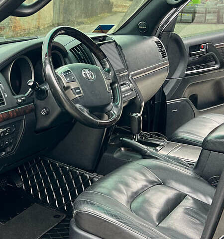 Черный Тойота Ленд Крузер, объемом двигателя 5.7 л и пробегом 270 тыс. км за 29999 $, фото 26 на Automoto.ua