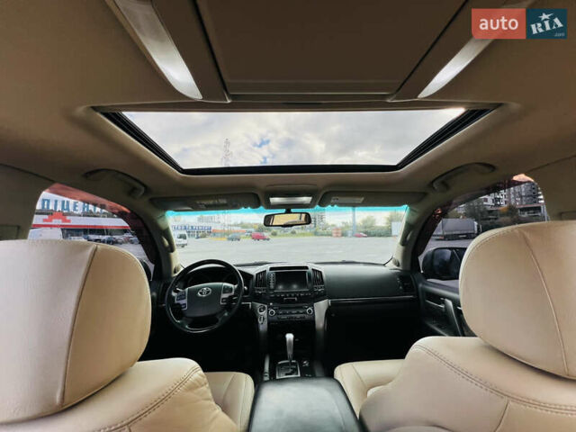 Черный Тойота Ленд Крузер, объемом двигателя 5.7 л и пробегом 239 тыс. км за 23500 $, фото 47 на Automoto.ua