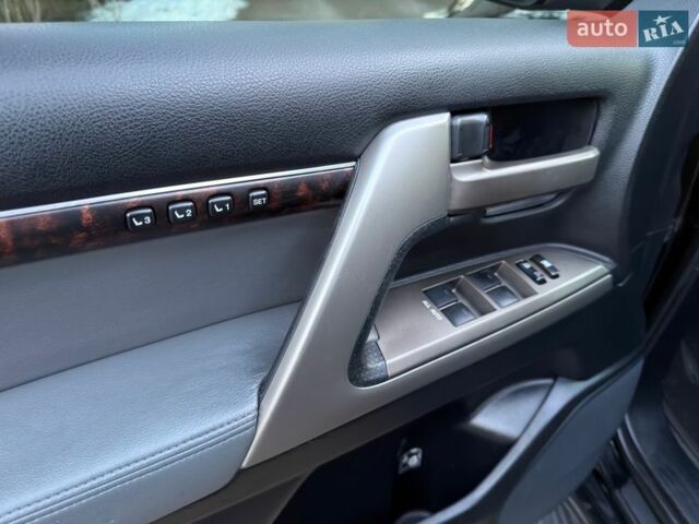 Черный Тойота Ленд Крузер, объемом двигателя 4.46 л и пробегом 341 тыс. км за 23850 $, фото 59 на Automoto.ua