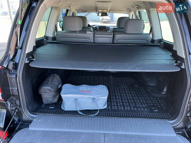 Черный Тойота Ленд Крузер, объемом двигателя 4.46 л и пробегом 420 тыс. км за 23000 $, фото 19 на Automoto.ua