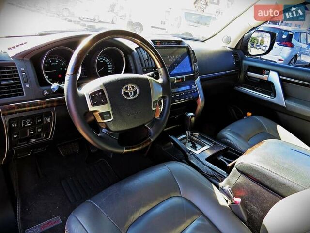 Черный Тойота Ленд Крузер, объемом двигателя 4.66 л и пробегом 312 тыс. км за 31800 $, фото 6 на Automoto.ua