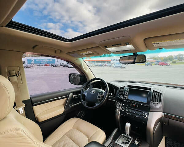 Черный Тойота Ленд Крузер, объемом двигателя 5.7 л и пробегом 239 тыс. км за 23500 $, фото 48 на Automoto.ua