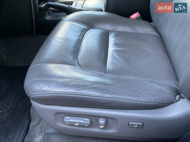 Черный Тойота Ленд Крузер, объемом двигателя 4.46 л и пробегом 420 тыс. км за 23000 $, фото 14 на Automoto.ua