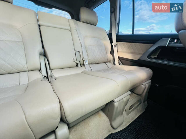 Черный Тойота Ленд Крузер, объемом двигателя 5.7 л и пробегом 239 тыс. км за 23500 $, фото 36 на Automoto.ua