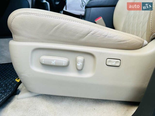 Черный Тойота Ленд Крузер, объемом двигателя 5.7 л и пробегом 239 тыс. км за 23500 $, фото 29 на Automoto.ua