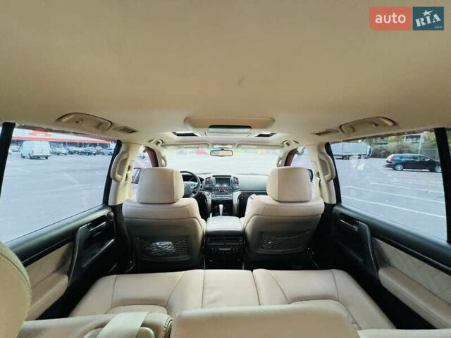 Черный Тойота Ленд Крузер, объемом двигателя 5.7 л и пробегом 239 тыс. км за 23500 $, фото 41 на Automoto.ua