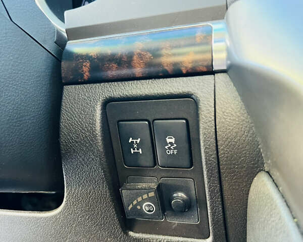 Черный Тойота Ленд Крузер, объемом двигателя 5.7 л и пробегом 239 тыс. км за 23500 $, фото 26 на Automoto.ua