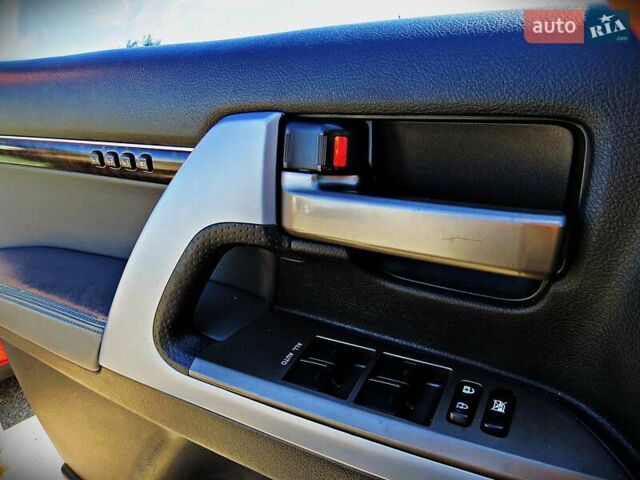 Черный Тойота Ленд Крузер, объемом двигателя 4.66 л и пробегом 312 тыс. км за 31800 $, фото 7 на Automoto.ua