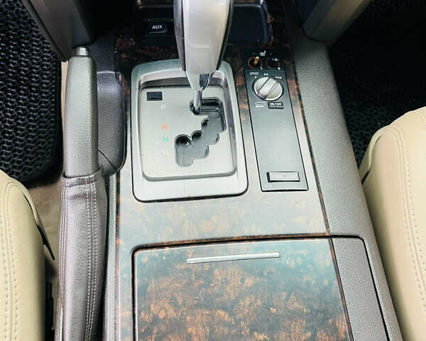 Черный Тойота Ленд Крузер, объемом двигателя 5.7 л и пробегом 239 тыс. км за 23500 $, фото 24 на Automoto.ua