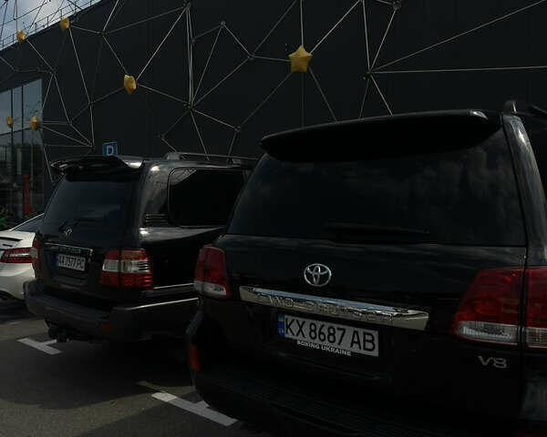 Чорний Тойота Ленд Крузер, об'ємом двигуна 5.66 л та пробігом 289 тис. км за 25000 $, фото 4 на Automoto.ua