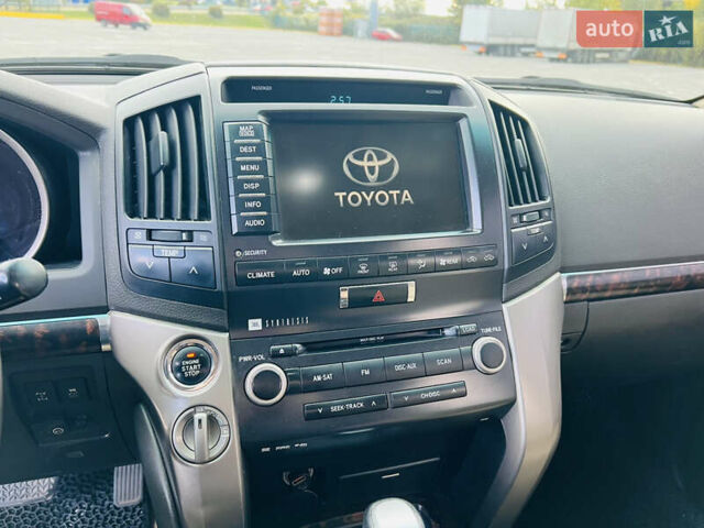 Черный Тойота Ленд Крузер, объемом двигателя 5.7 л и пробегом 239 тыс. км за 23500 $, фото 23 на Automoto.ua