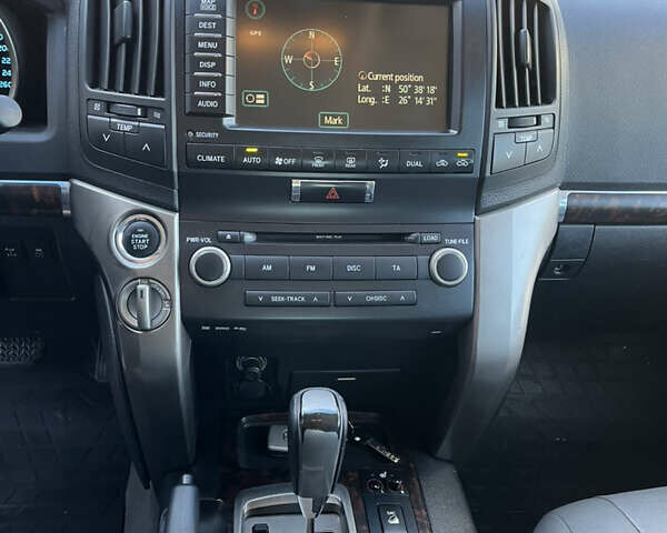 Черный Тойота Ленд Крузер, объемом двигателя 4.46 л и пробегом 420 тыс. км за 23000 $, фото 8 на Automoto.ua