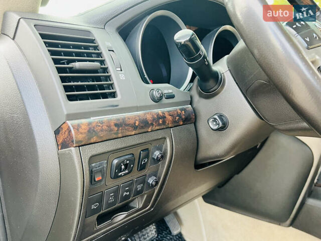 Черный Тойота Ленд Крузер, объемом двигателя 5.7 л и пробегом 239 тыс. км за 23500 $, фото 25 на Automoto.ua