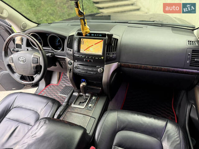Черный Тойота Ленд Крузер, объемом двигателя 4.66 л и пробегом 265 тыс. км за 25500 $, фото 25 на Automoto.ua