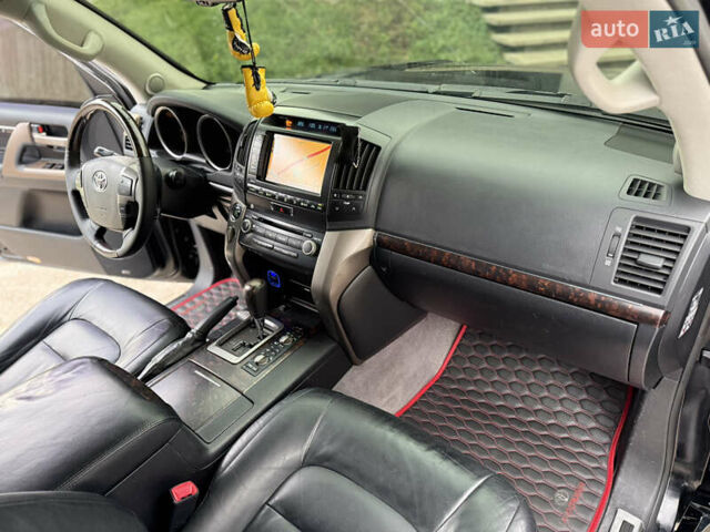 Черный Тойота Ленд Крузер, объемом двигателя 4.66 л и пробегом 265 тыс. км за 25500 $, фото 24 на Automoto.ua