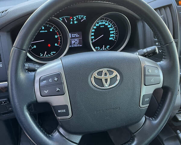 Черный Тойота Ленд Крузер, объемом двигателя 4.46 л и пробегом 420 тыс. км за 23000 $, фото 7 на Automoto.ua