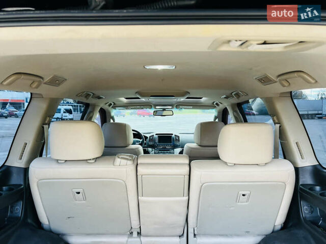 Черный Тойота Ленд Крузер, объемом двигателя 5.7 л и пробегом 239 тыс. км за 23500 $, фото 44 на Automoto.ua