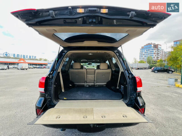 Черный Тойота Ленд Крузер, объемом двигателя 5.7 л и пробегом 239 тыс. км за 23500 $, фото 10 на Automoto.ua