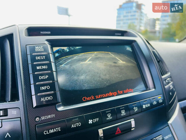 Черный Тойота Ленд Крузер, объемом двигателя 5.7 л и пробегом 239 тыс. км за 23500 $, фото 28 на Automoto.ua