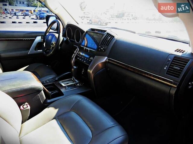 Черный Тойота Ленд Крузер, объемом двигателя 4.66 л и пробегом 312 тыс. км за 31800 $, фото 21 на Automoto.ua