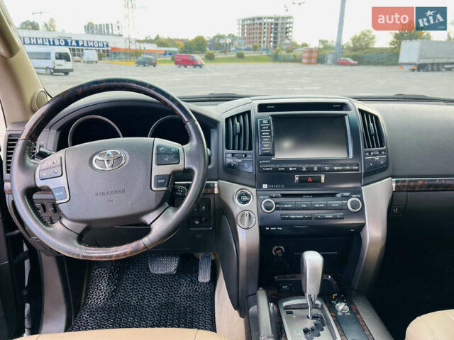 Черный Тойота Ленд Крузер, объемом двигателя 5.7 л и пробегом 239 тыс. км за 23500 $, фото 22 на Automoto.ua