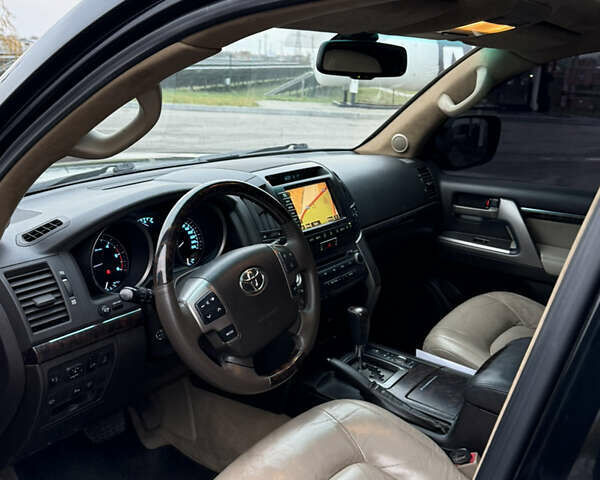 Черный Тойота Ленд Крузер, объемом двигателя 4.46 л и пробегом 280 тыс. км за 25900 $, фото 12 на Automoto.ua