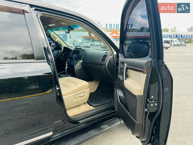 Черный Тойота Ленд Крузер, объемом двигателя 5.7 л и пробегом 239 тыс. км за 23500 $, фото 30 на Automoto.ua