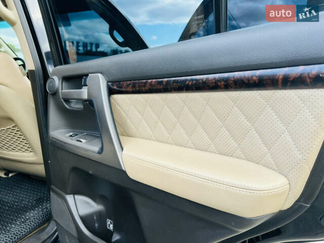 Черный Тойота Ленд Крузер, объемом двигателя 5.7 л и пробегом 239 тыс. км за 23500 $, фото 32 на Automoto.ua