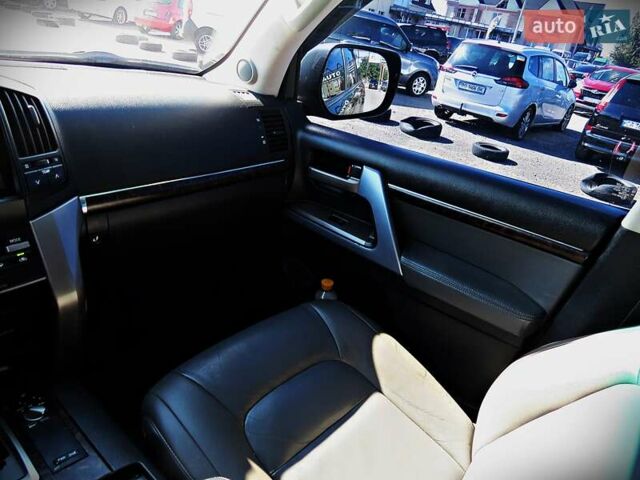 Черный Тойота Ленд Крузер, объемом двигателя 4.66 л и пробегом 312 тыс. км за 31800 $, фото 17 на Automoto.ua
