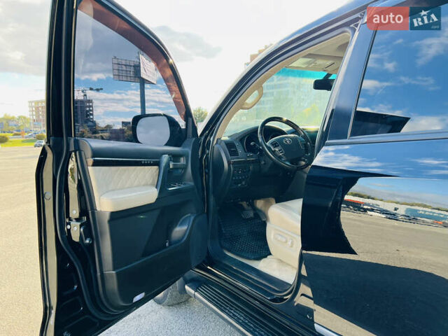 Черный Тойота Ленд Крузер, объемом двигателя 5.7 л и пробегом 239 тыс. км за 23500 $, фото 18 на Automoto.ua