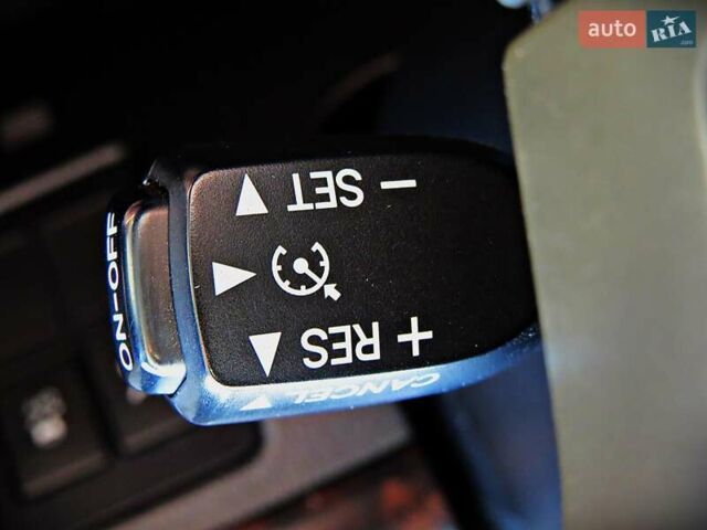 Черный Тойота Ленд Крузер, объемом двигателя 4.66 л и пробегом 312 тыс. км за 31800 $, фото 14 на Automoto.ua