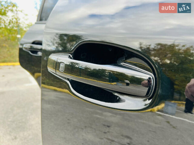 Черный Тойота Ленд Крузер, объемом двигателя 5.7 л и пробегом 239 тыс. км за 23500 $, фото 33 на Automoto.ua