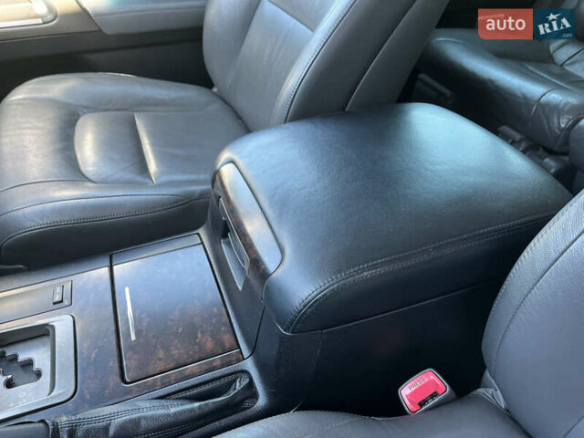 Черный Тойота Ленд Крузер, объемом двигателя 4.46 л и пробегом 420 тыс. км за 23000 $, фото 11 на Automoto.ua