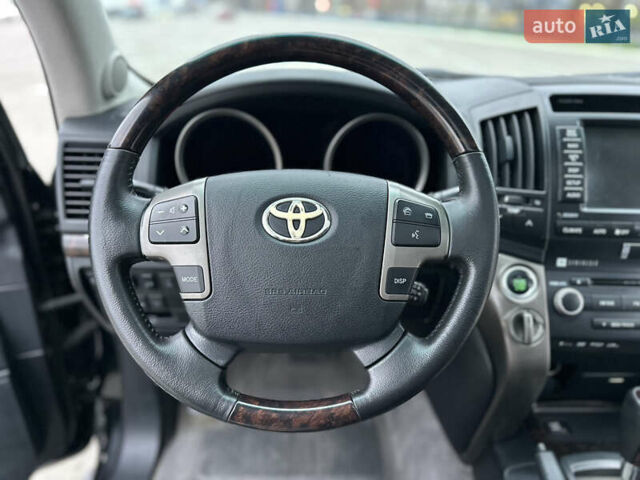 Чорний Тойота Ленд Крузер, об'ємом двигуна 4.46 л та пробігом 210 тис. км за 27500 $, фото 62 на Automoto.ua