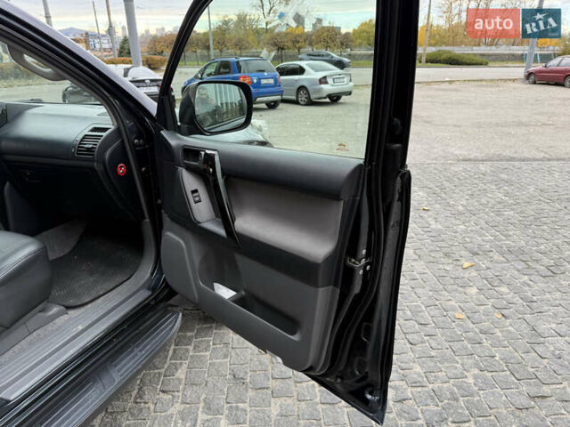 Черный Тойота Ленд Крузер, объемом двигателя 2.69 л и пробегом 267 тыс. км за 18700 $, фото 19 на Automoto.ua