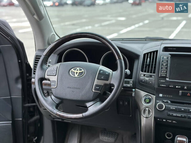 Чорний Тойота Ленд Крузер, об'ємом двигуна 4.46 л та пробігом 210 тис. км за 27500 $, фото 61 на Automoto.ua