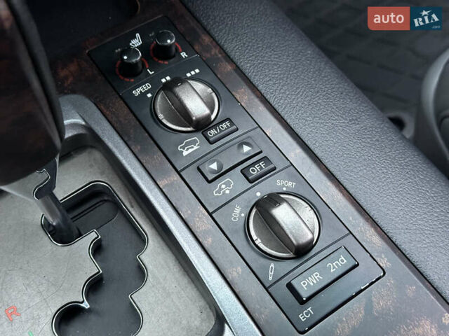 Чорний Тойота Ленд Крузер, об'ємом двигуна 4.46 л та пробігом 210 тис. км за 27500 $, фото 77 на Automoto.ua