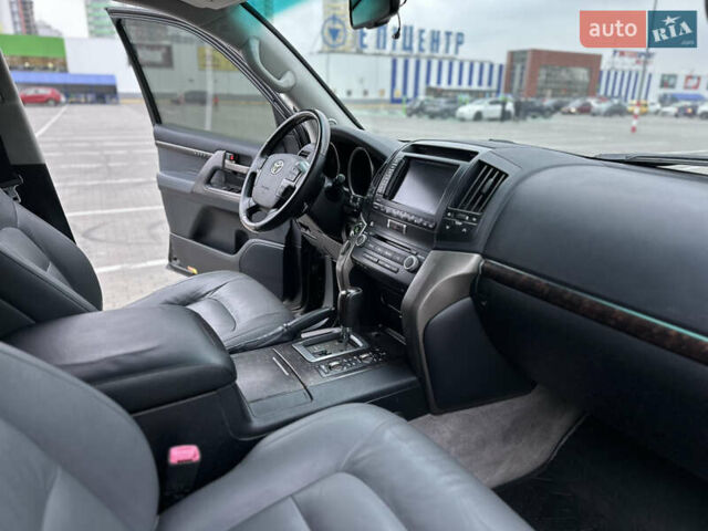 Чорний Тойота Ленд Крузер, об'ємом двигуна 4.46 л та пробігом 210 тис. км за 27500 $, фото 48 на Automoto.ua