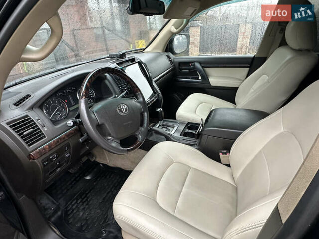 Черный Тойота Ленд Крузер, объемом двигателя 4.46 л и пробегом 284 тыс. км за 25999 $, фото 23 на Automoto.ua