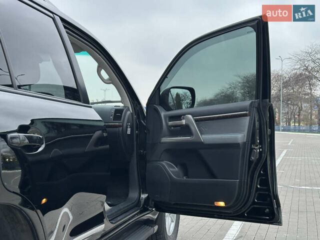 Чорний Тойота Ленд Крузер, об'ємом двигуна 4.46 л та пробігом 210 тис. км за 27500 $, фото 44 на Automoto.ua