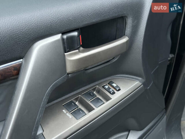 Чорний Тойота Ленд Крузер, об'ємом двигуна 4.46 л та пробігом 210 тис. км за 27500 $, фото 54 на Automoto.ua