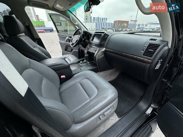 Чорний Тойота Ленд Крузер, об'ємом двигуна 4.46 л та пробігом 210 тис. км за 27500 $, фото 47 на Automoto.ua