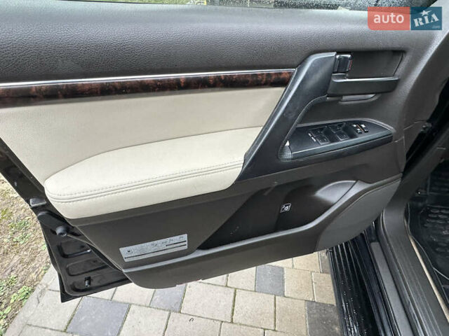 Черный Тойота Ленд Крузер, объемом двигателя 4.46 л и пробегом 284 тыс. км за 25999 $, фото 24 на Automoto.ua