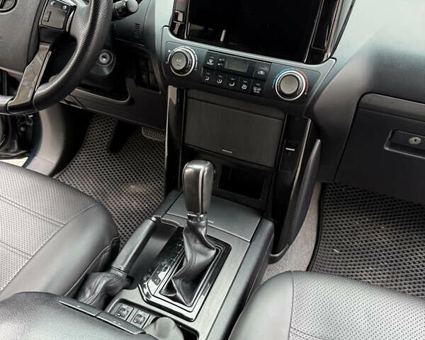 Черный Тойота Ленд Крузер, объемом двигателя 2.69 л и пробегом 267 тыс. км за 18700 $, фото 12 на Automoto.ua