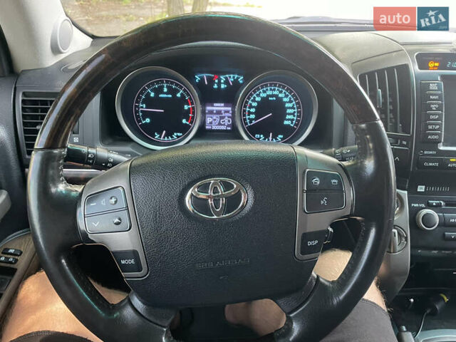 Черный Тойота Ленд Крузер, объемом двигателя 4.46 л и пробегом 305 тыс. км за 30500 $, фото 37 на Automoto.ua