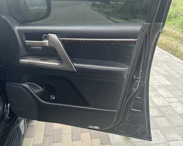 Чорний Тойота Ленд Крузер, об'ємом двигуна 4.46 л та пробігом 390 тис. км за 27000 $, фото 6 на Automoto.ua