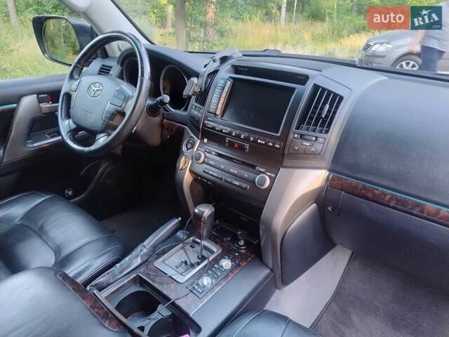 Черный Тойота Ленд Крузер, объемом двигателя 4.46 л и пробегом 335 тыс. км за 29990 $, фото 15 на Automoto.ua